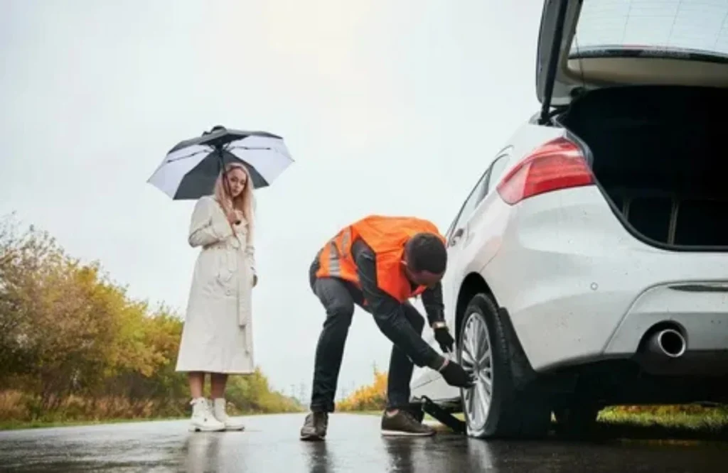 How Roadside Assistance Helps During Long Road Trips