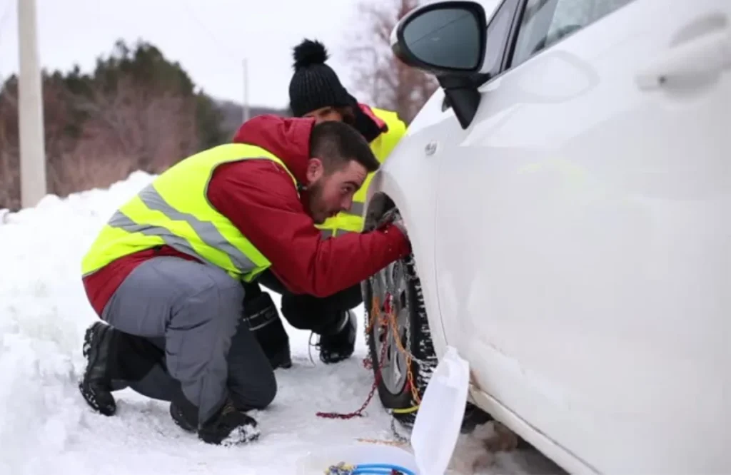 Common Car Breakdowns and How Emergency Roadside Service
